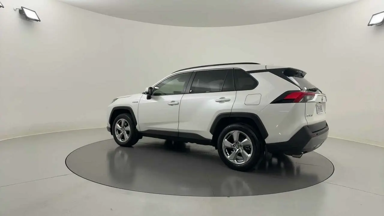 2020 Toyota RAV4 Gallery Image 3