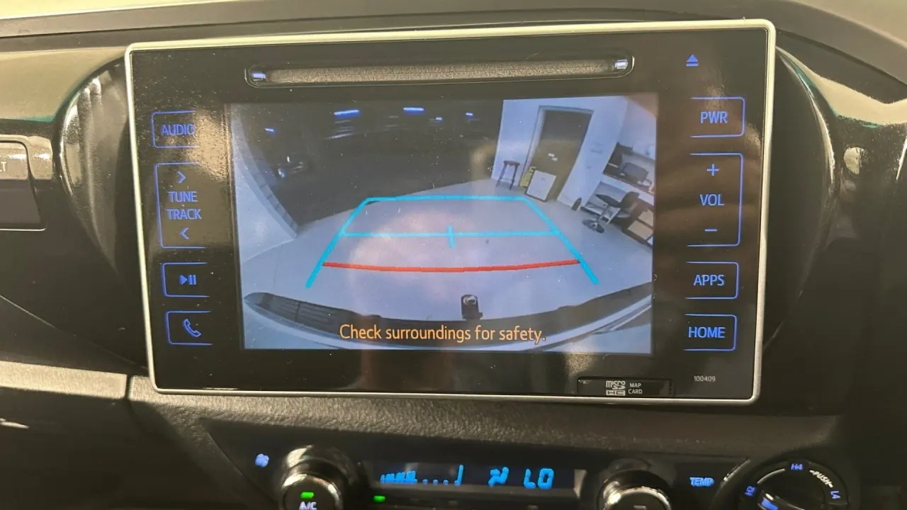 2015 Toyota Hilux Gallery Image 11