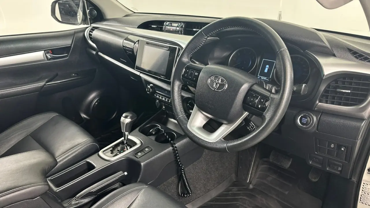 2015 Toyota Hilux Gallery Image 13