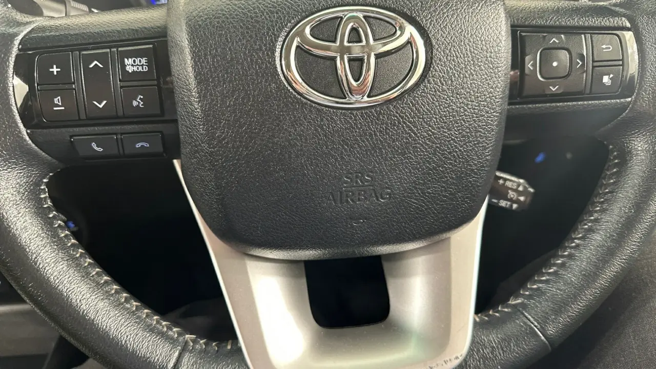 2015 Toyota Hilux Gallery Image 14