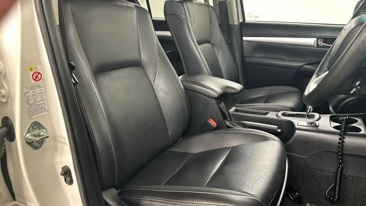 2015 Toyota Hilux Gallery Image 15