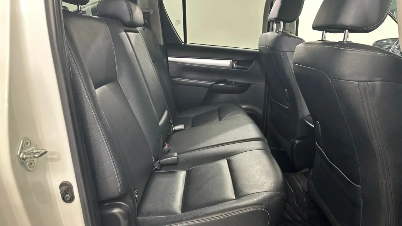 2015 Toyota Hilux Gallery Image 16
