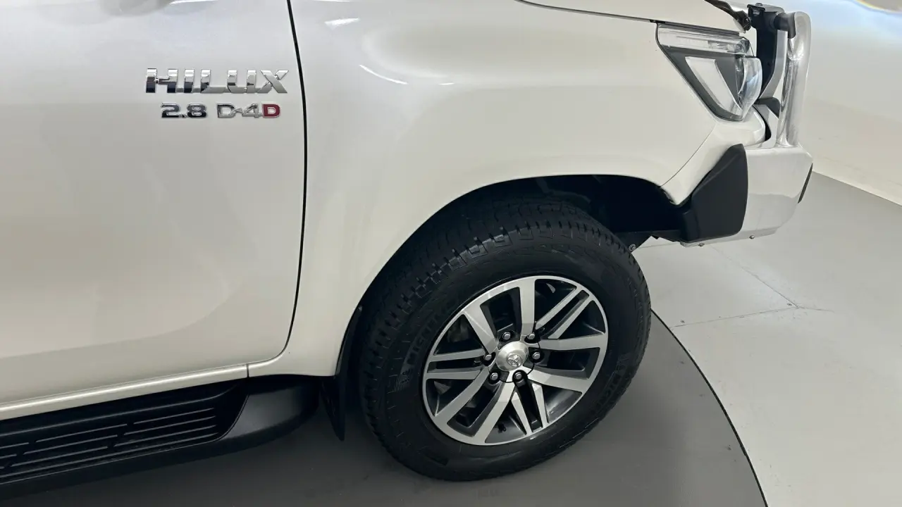 2015 Toyota Hilux Gallery Image 17