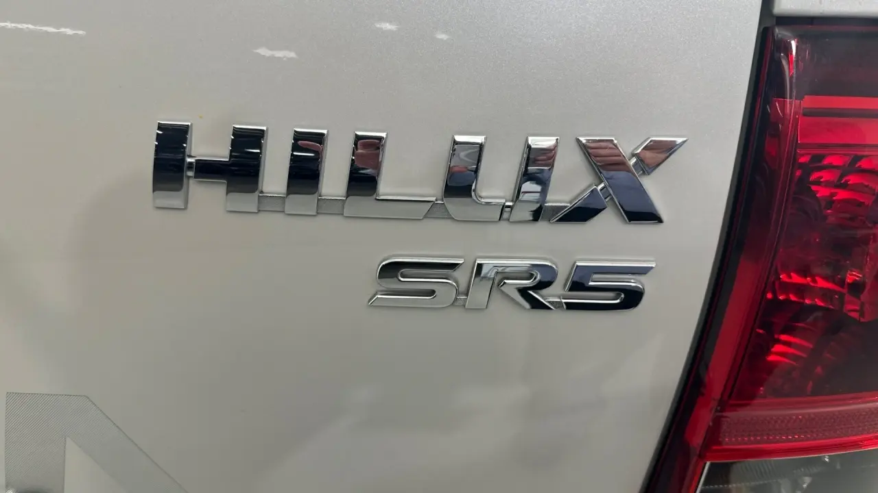2015 Toyota Hilux Gallery Image 18