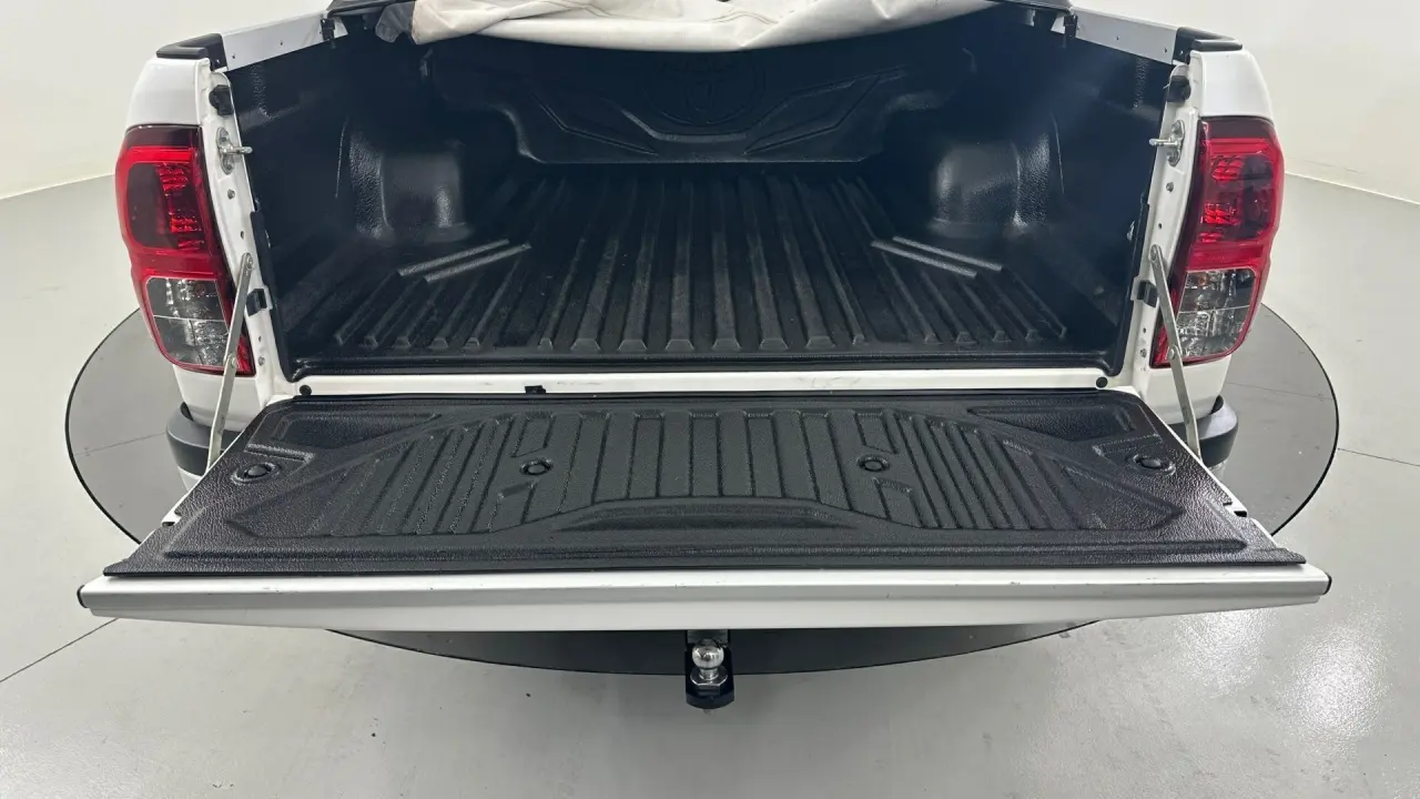 2015 Toyota Hilux Gallery Image 19