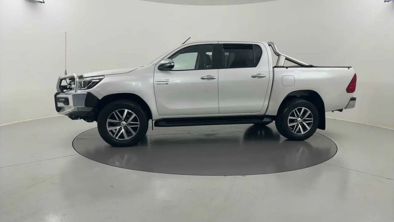 2015 Toyota Hilux Gallery Image 2