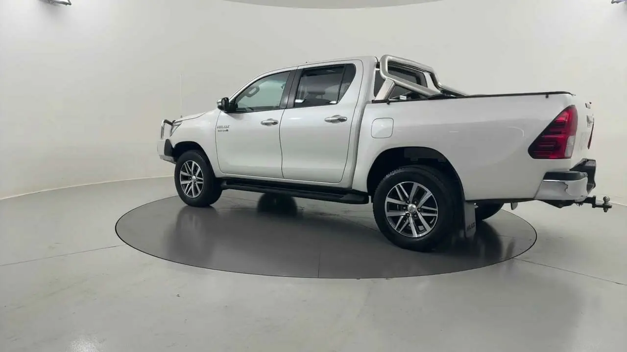 2015 Toyota Hilux Gallery Image 3