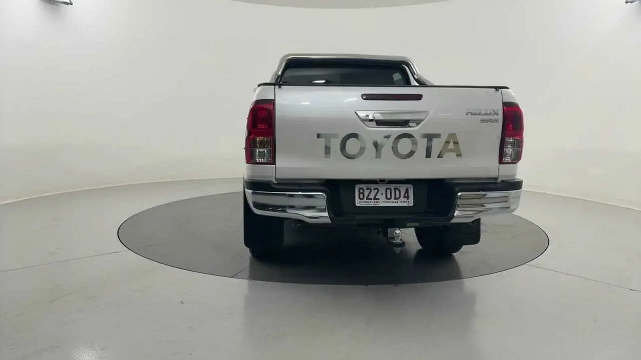 2015 Toyota Hilux Gallery Image 4