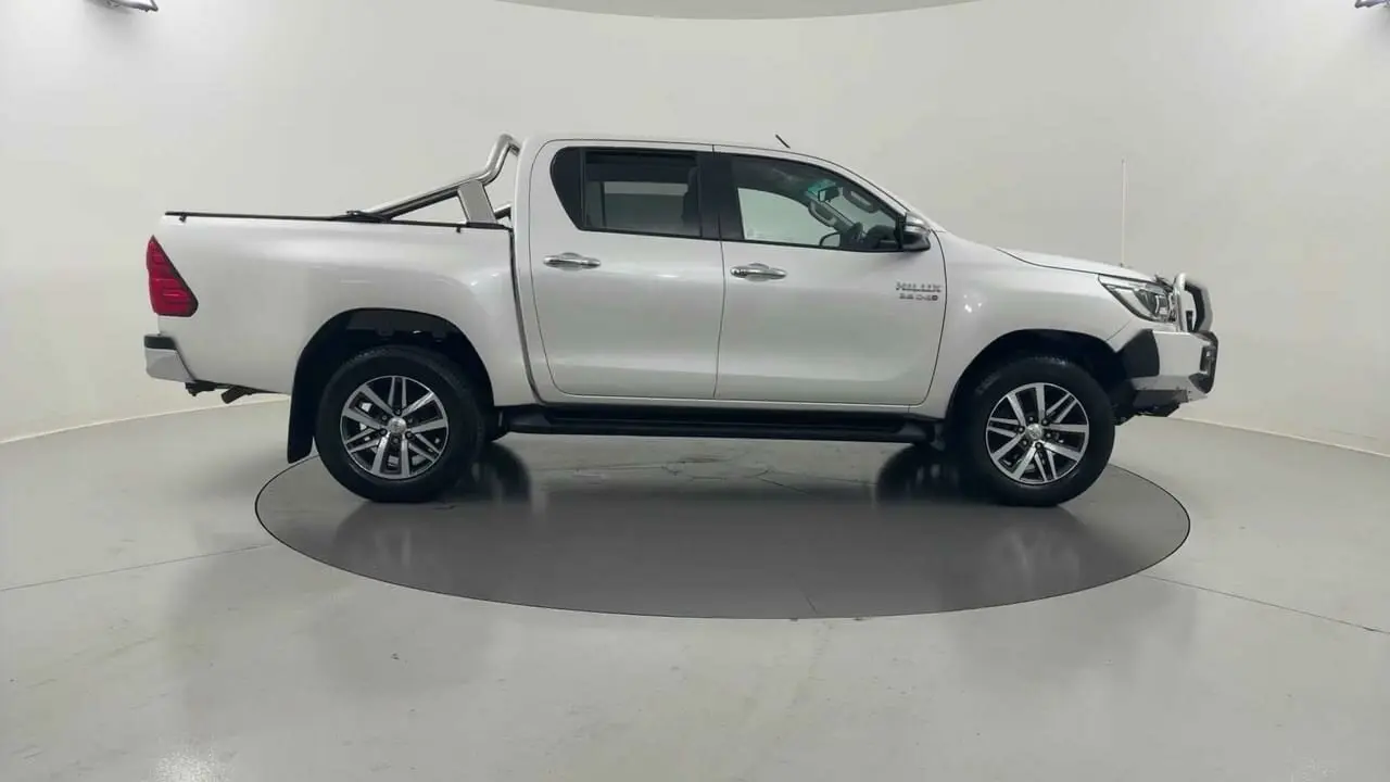 2015 Toyota Hilux Gallery Image 6