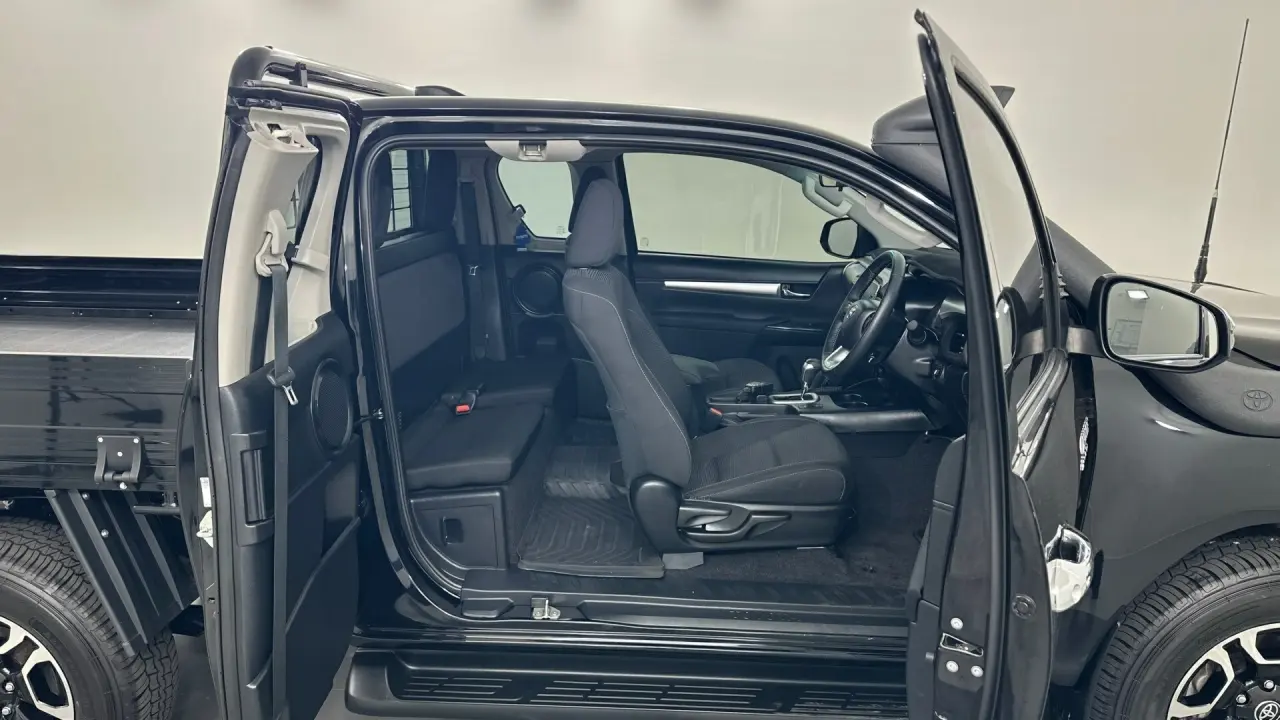 2023 Toyota Hilux Gallery Image 13