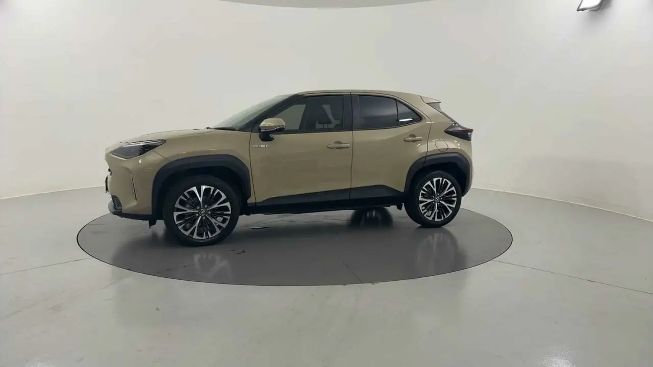 2022 Toyota Yaris Cross Gallery Image 2