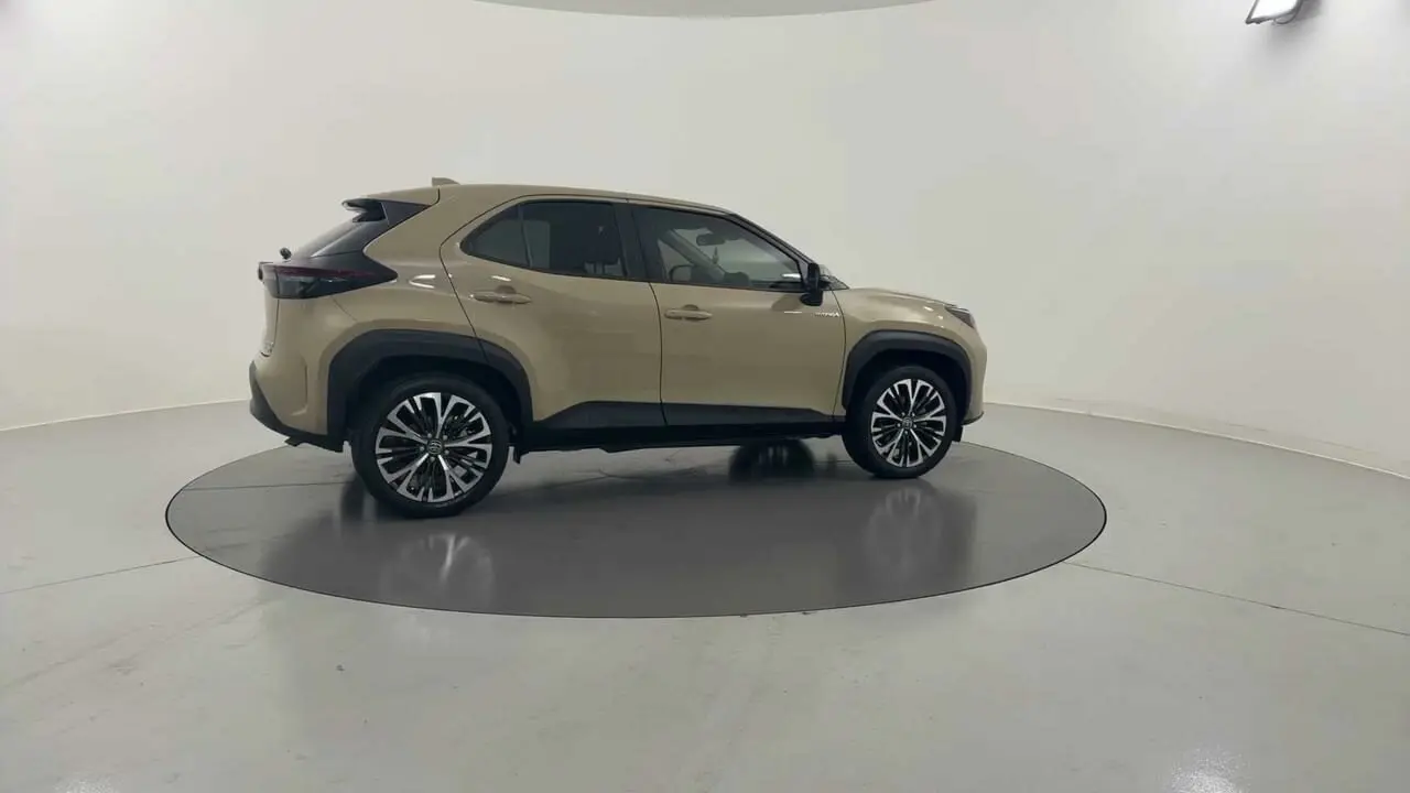 2022 Toyota Yaris Cross Gallery Image 6