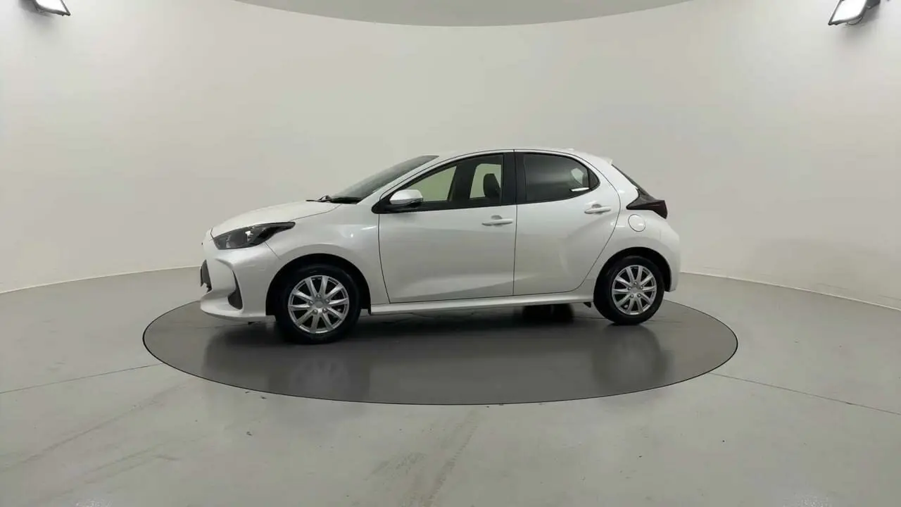 2020 Toyota Yaris Gallery Image 2