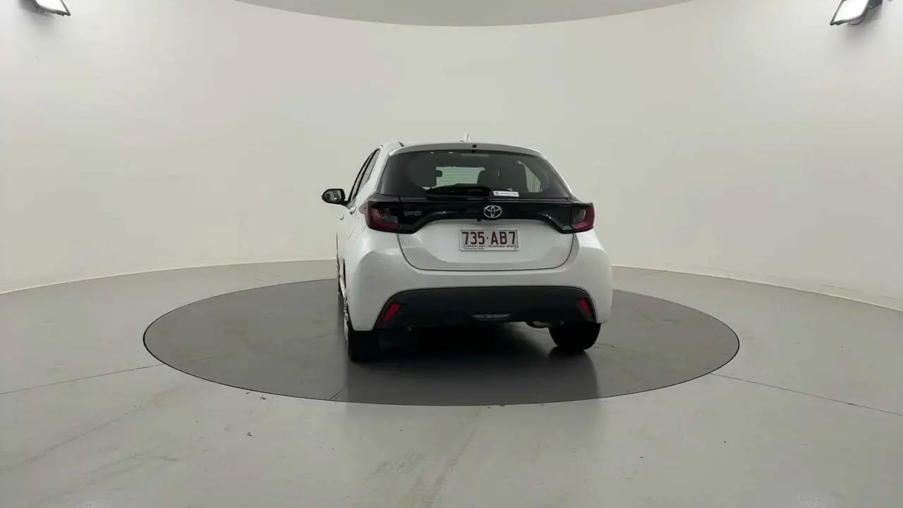 2020 Toyota Yaris Gallery Image 4
