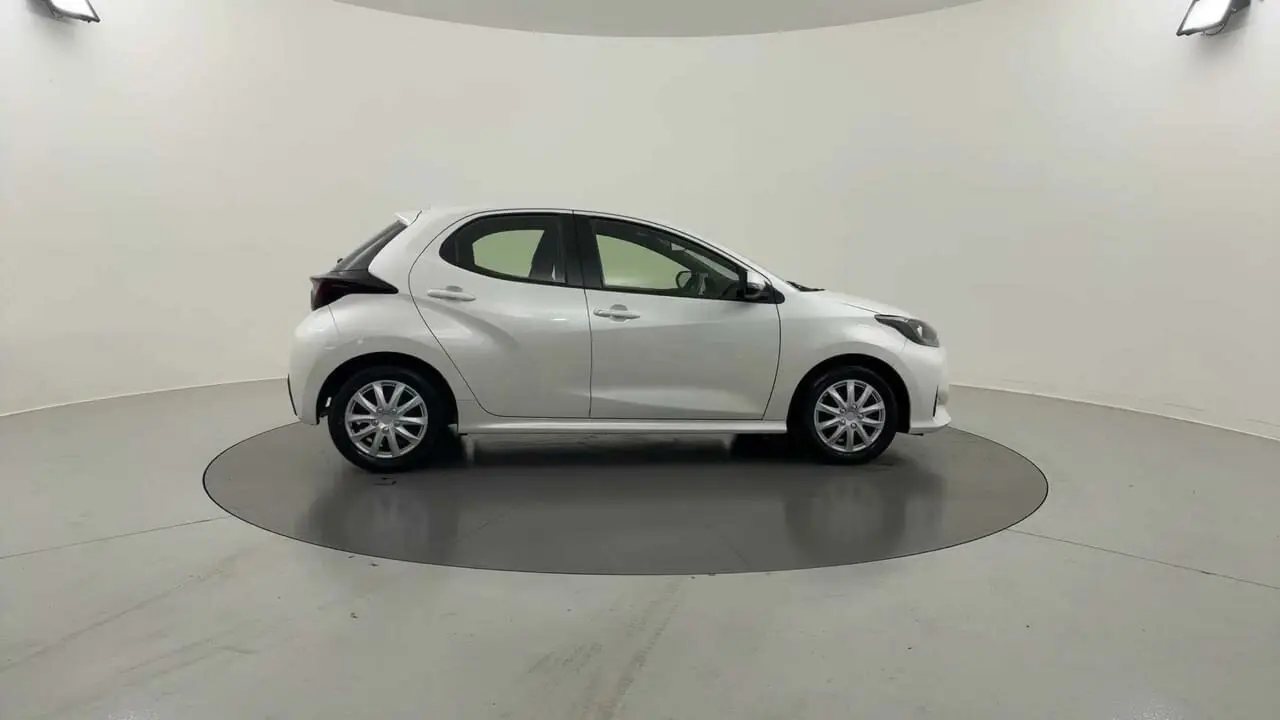 2020 Toyota Yaris Gallery Image 6