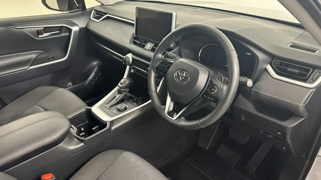 2024 Toyota RAV4 Gallery Image 13