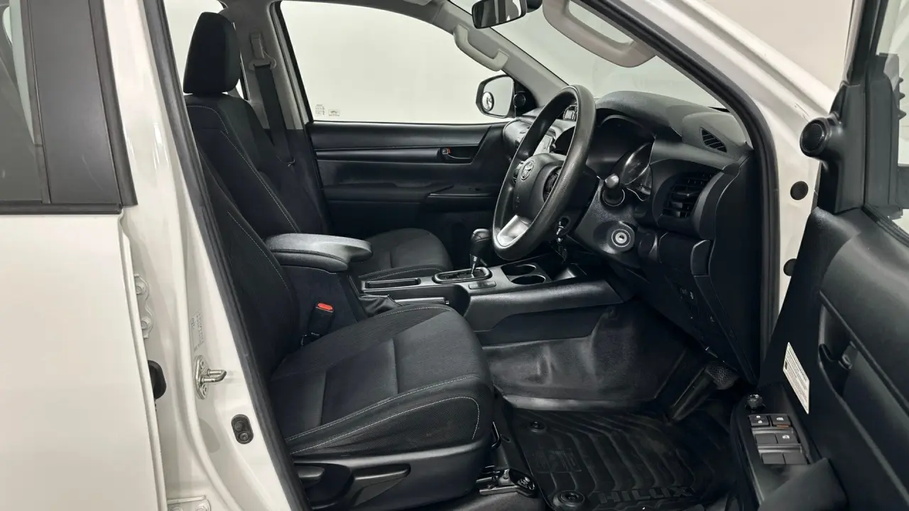 2021 Toyota Hilux Gallery Image 12