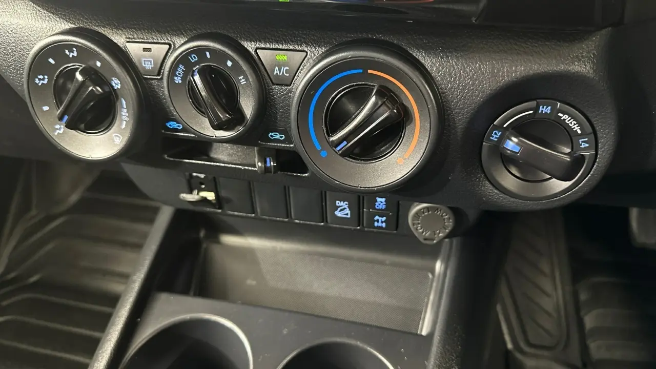 2021 Toyota Hilux Gallery Image 17