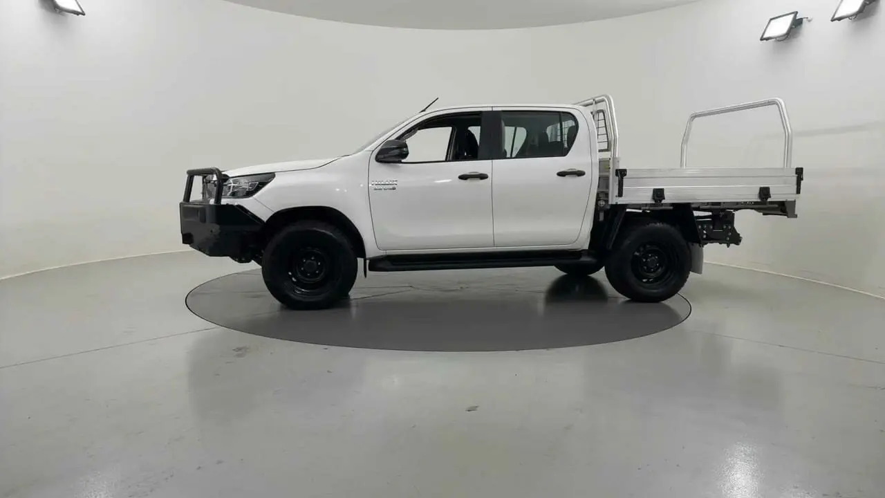 2021 Toyota Hilux Gallery Image 2