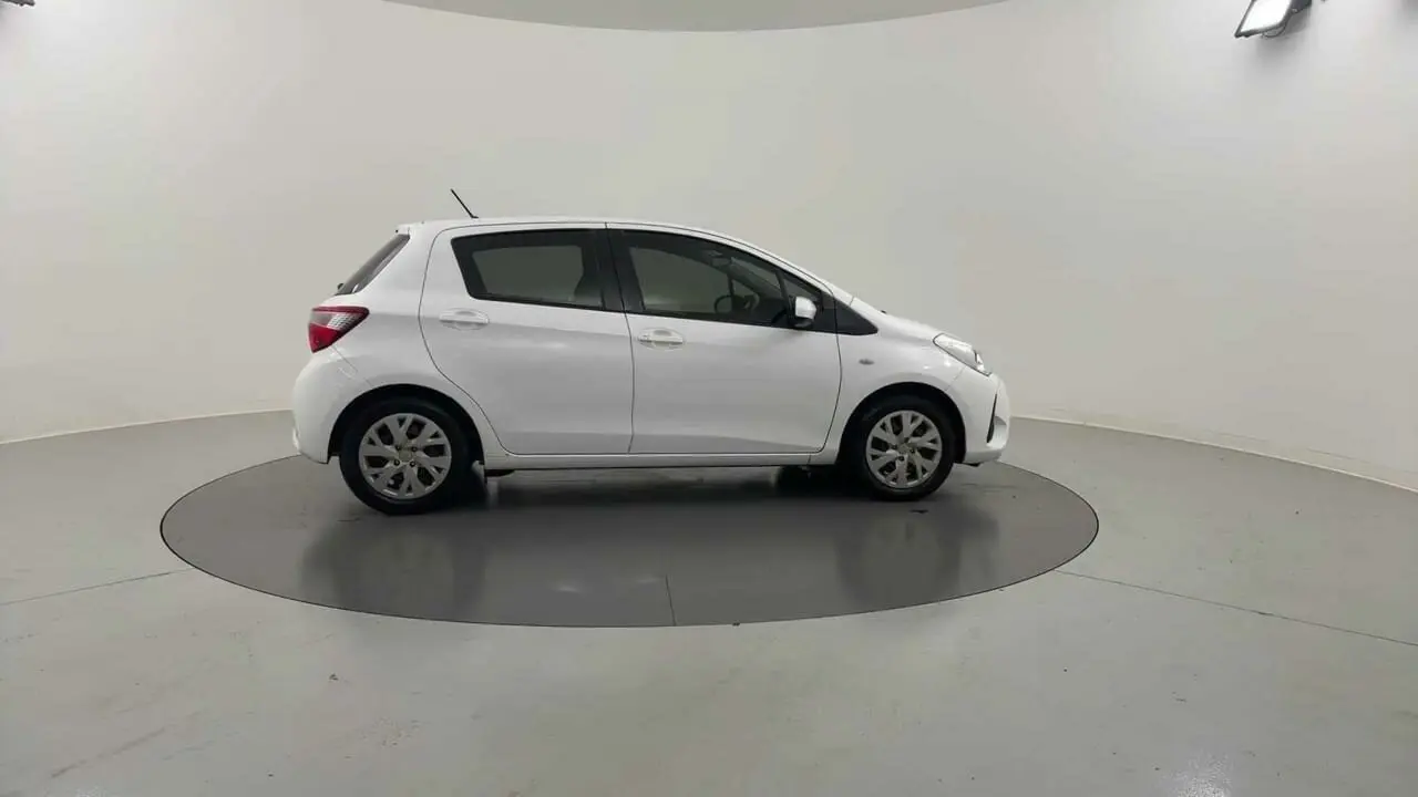 2018 Toyota Yaris Gallery Image 6