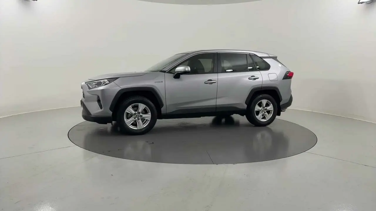 2020 Toyota RAV4 Gallery Image 2