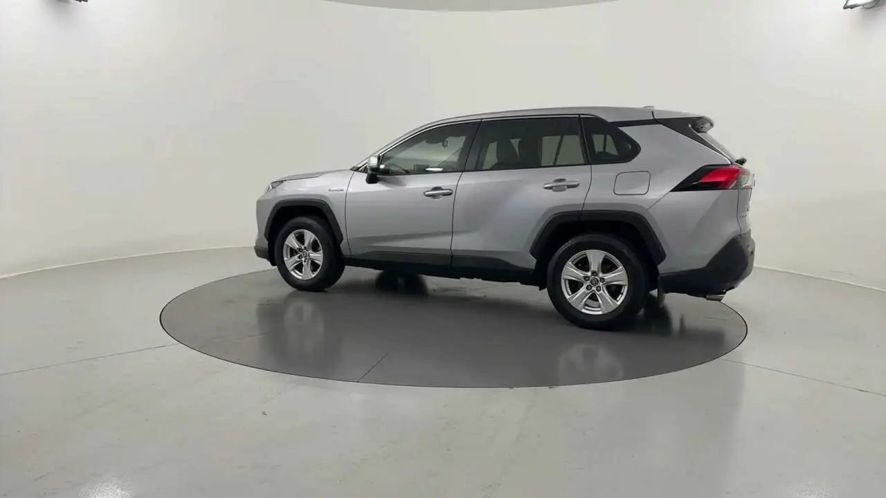 2020 Toyota RAV4 Gallery Image 3