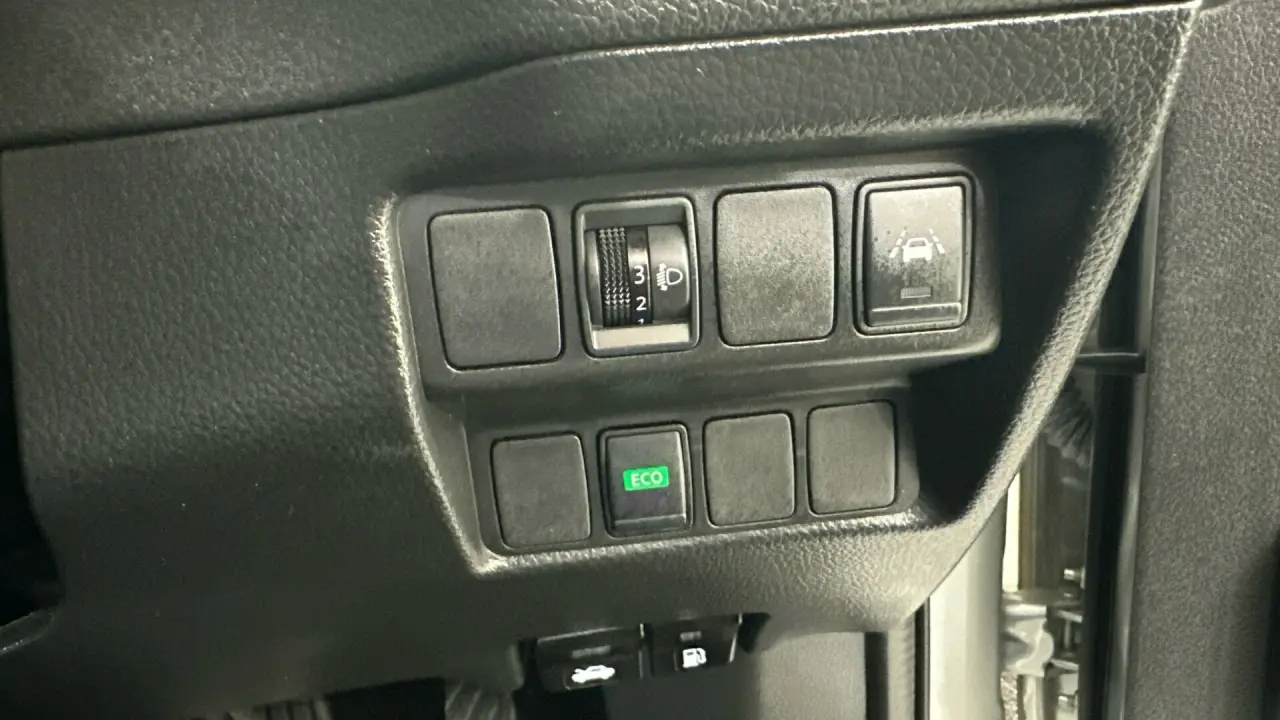 2020 Nissan Qashqai Gallery Image 14