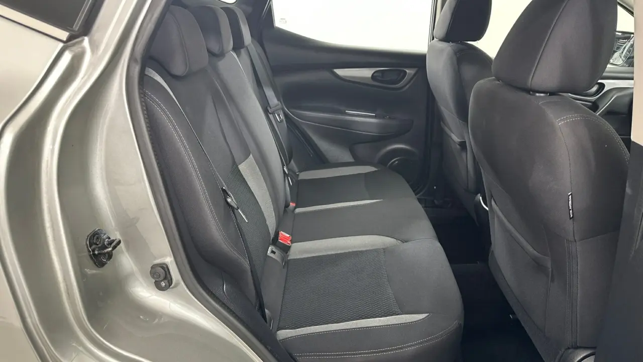2020 Nissan Qashqai Gallery Image 17