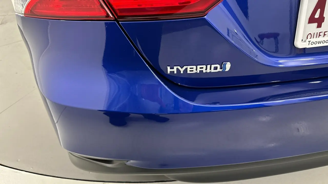 2020 Toyota Camry Gallery Image 18