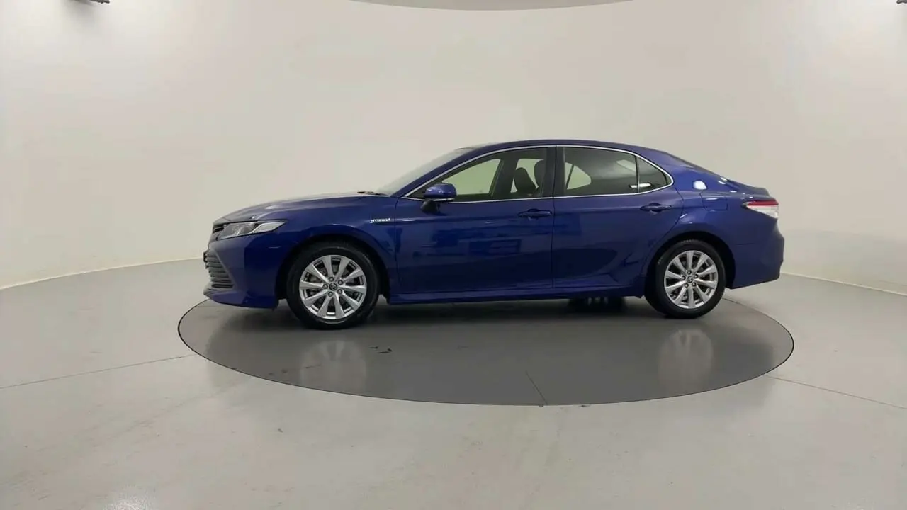 2020 Toyota Camry Gallery Image 2