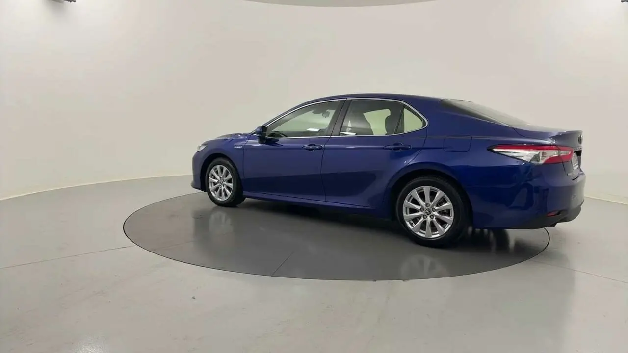 2020 Toyota Camry Gallery Image 3