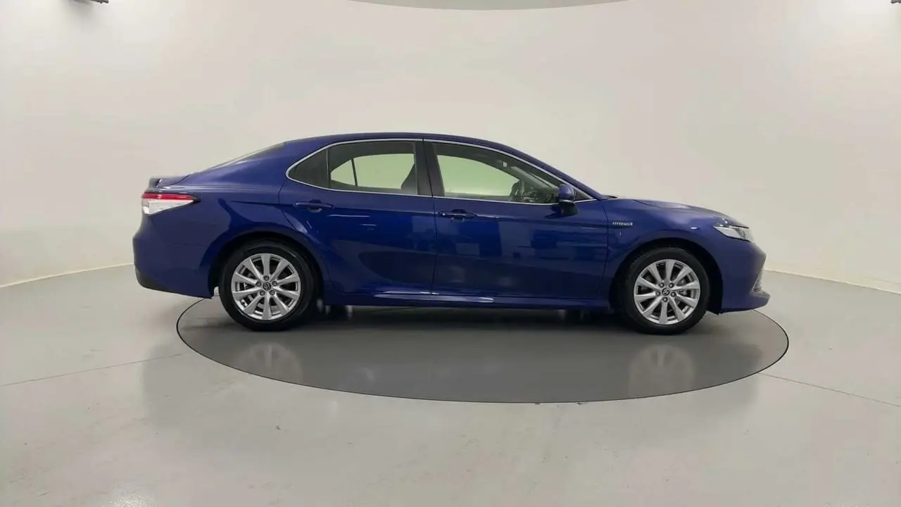 2020 Toyota Camry Gallery Image 6
