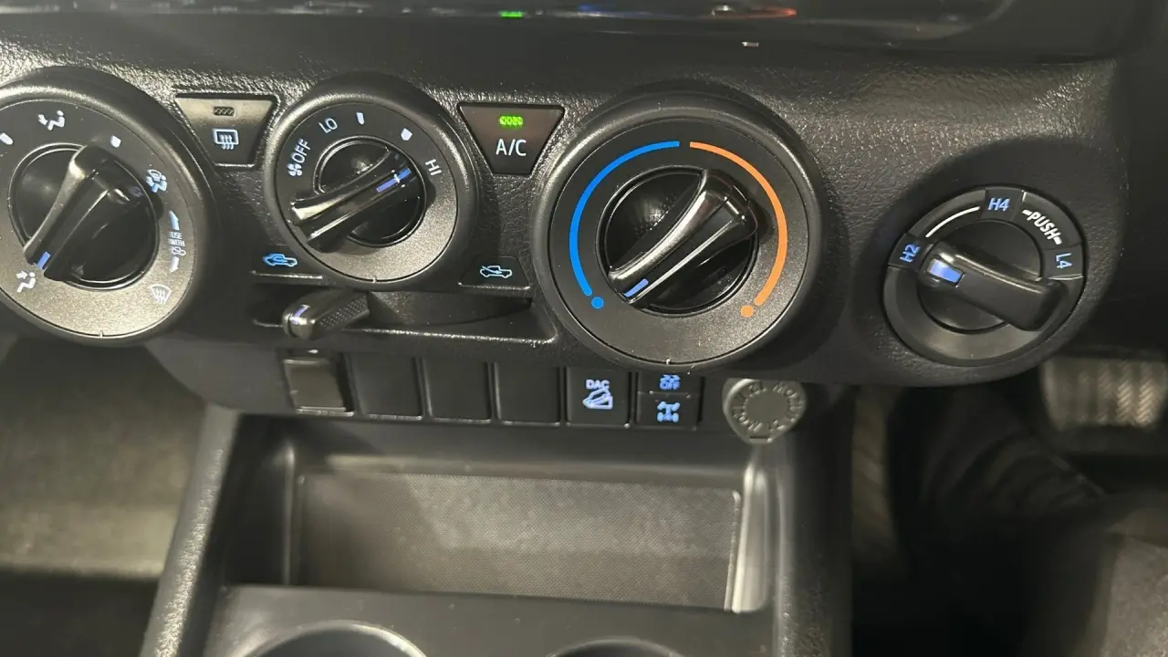 2022 Toyota Hilux Gallery Image 12