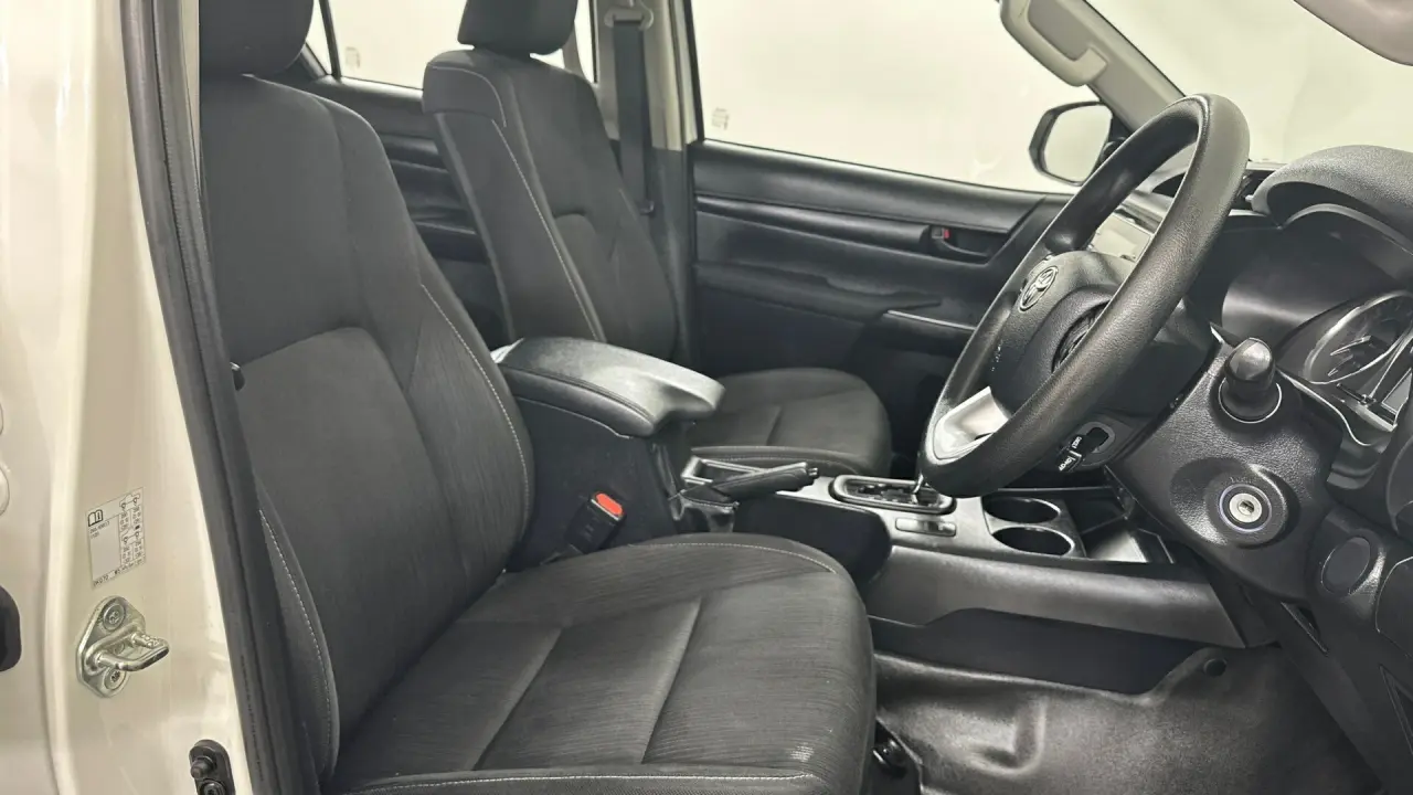 2022 Toyota Hilux Gallery Image 15
