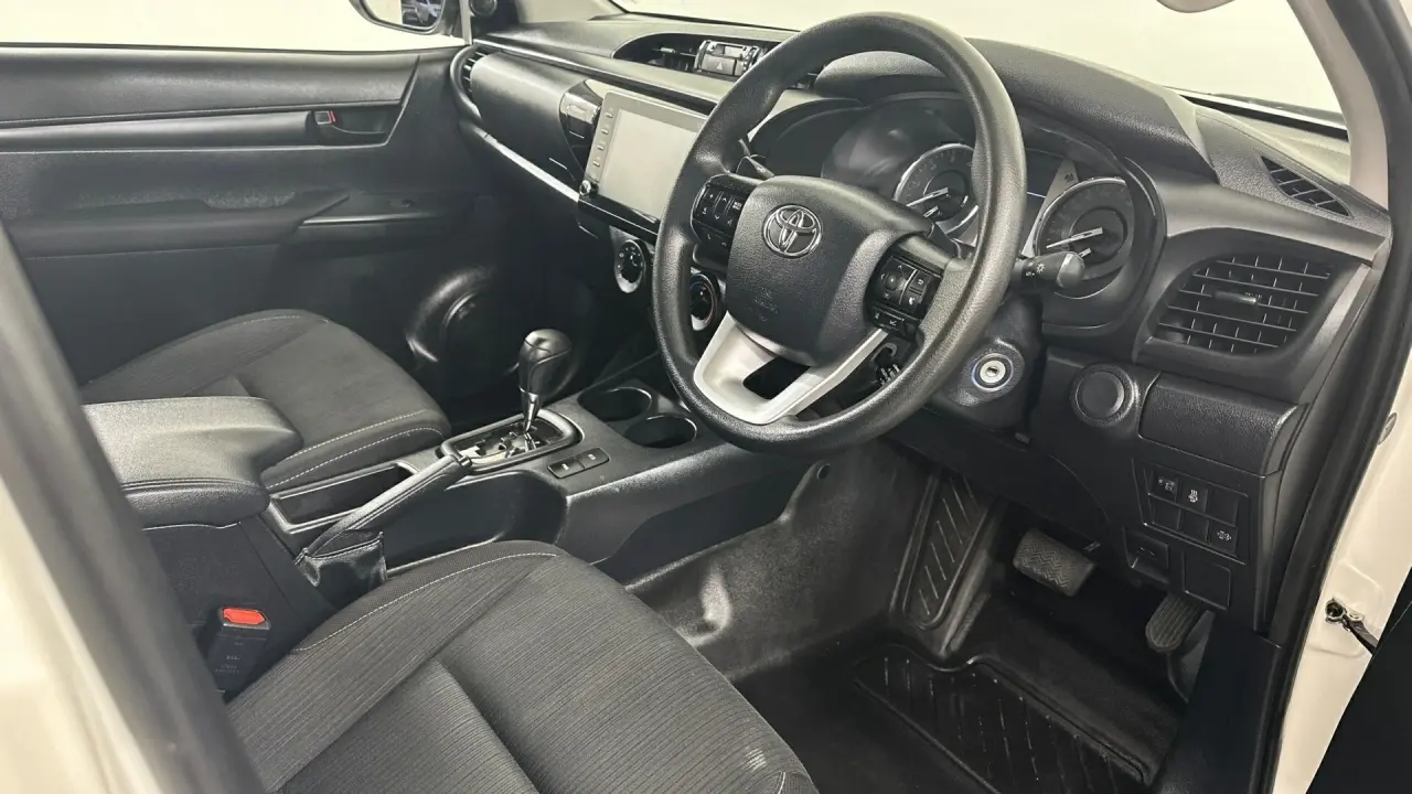 2022 Toyota Hilux Gallery Image 16