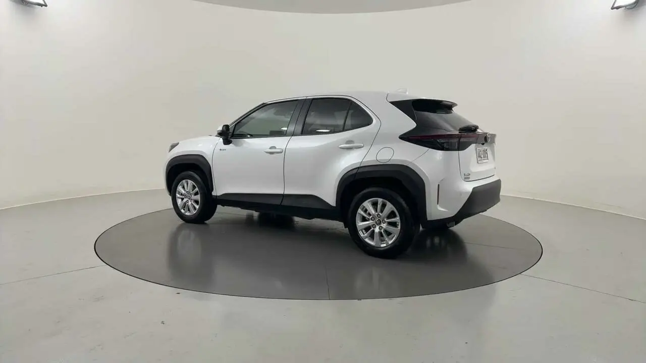 2024 Toyota Yaris Cross Gallery Image 3