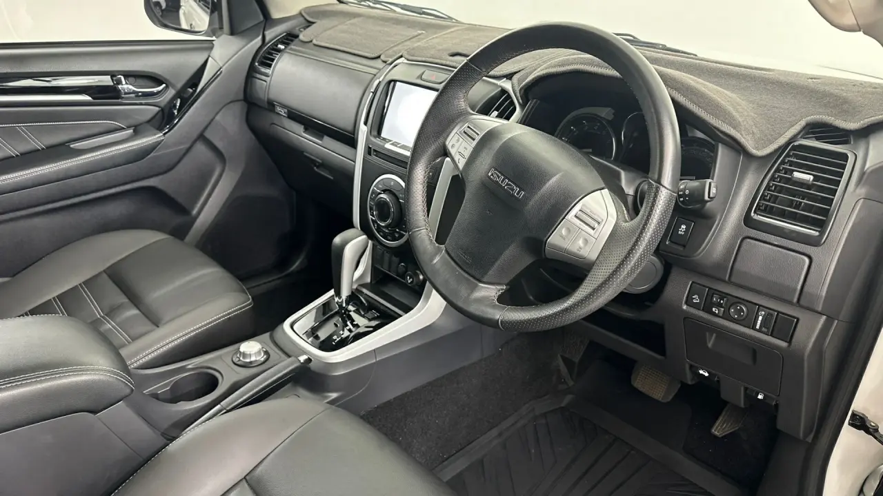 2021 Isuzu MU-X Gallery Image 12