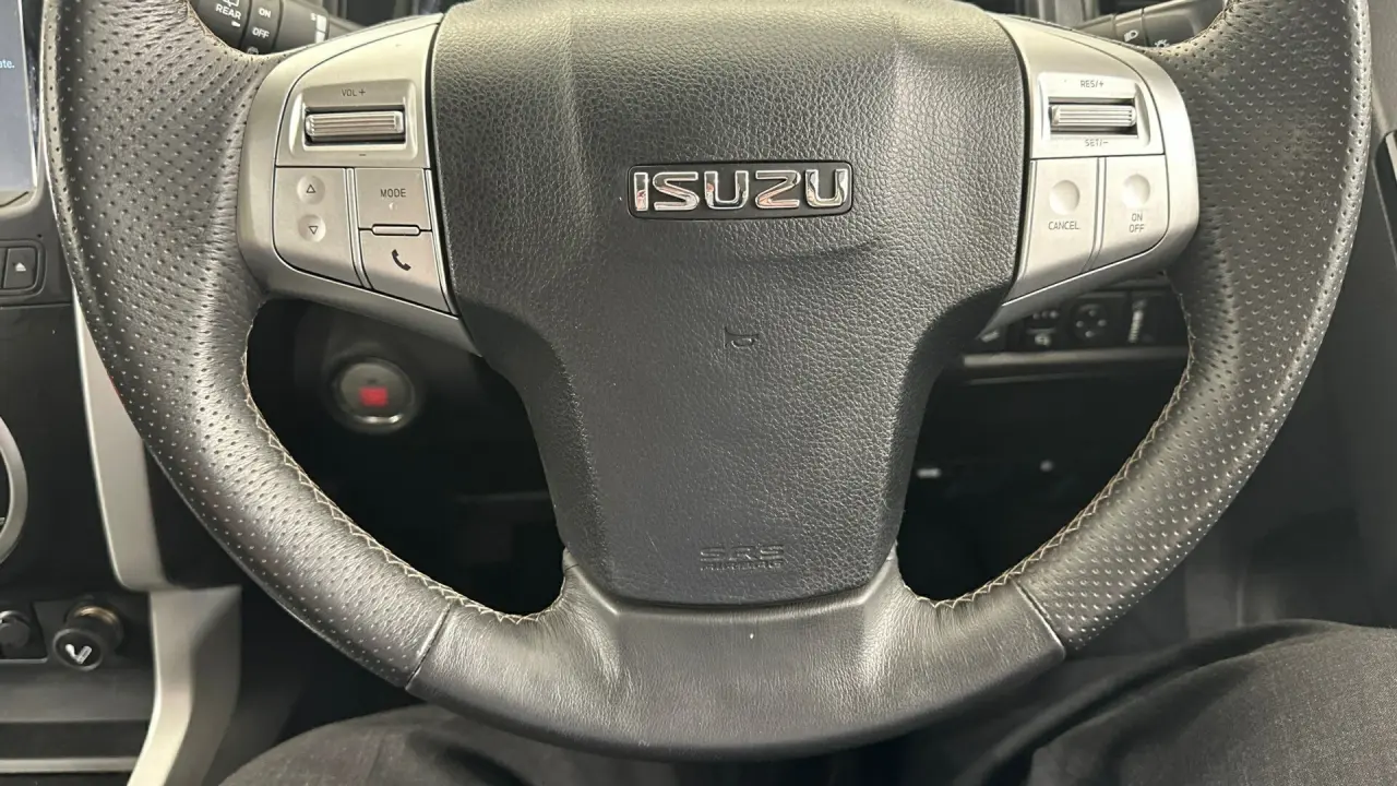 2021 Isuzu MU-X Gallery Image 14