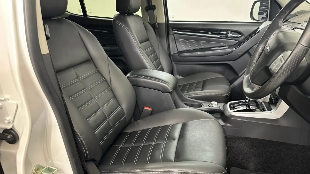 2021 Isuzu MU-X Gallery Image 17