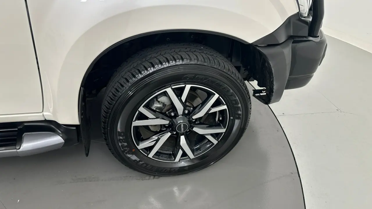 2021 Isuzu MU-X Gallery Image 22