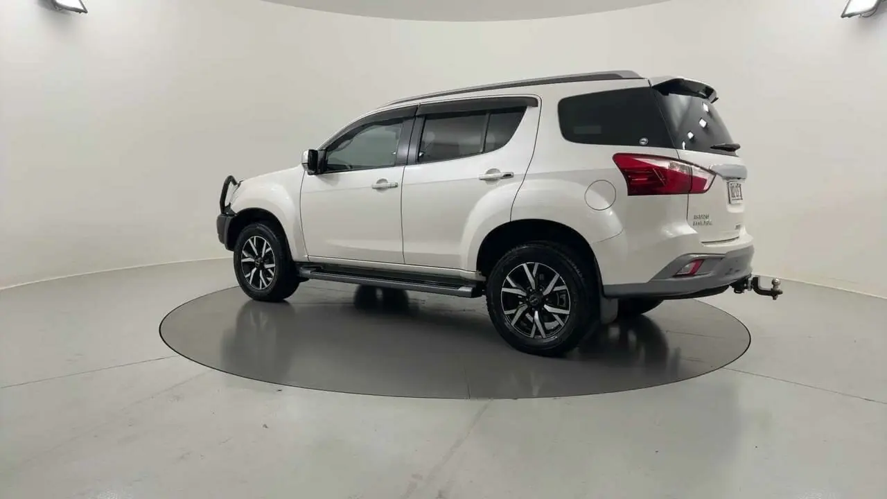 2021 Isuzu MU-X Gallery Image 3