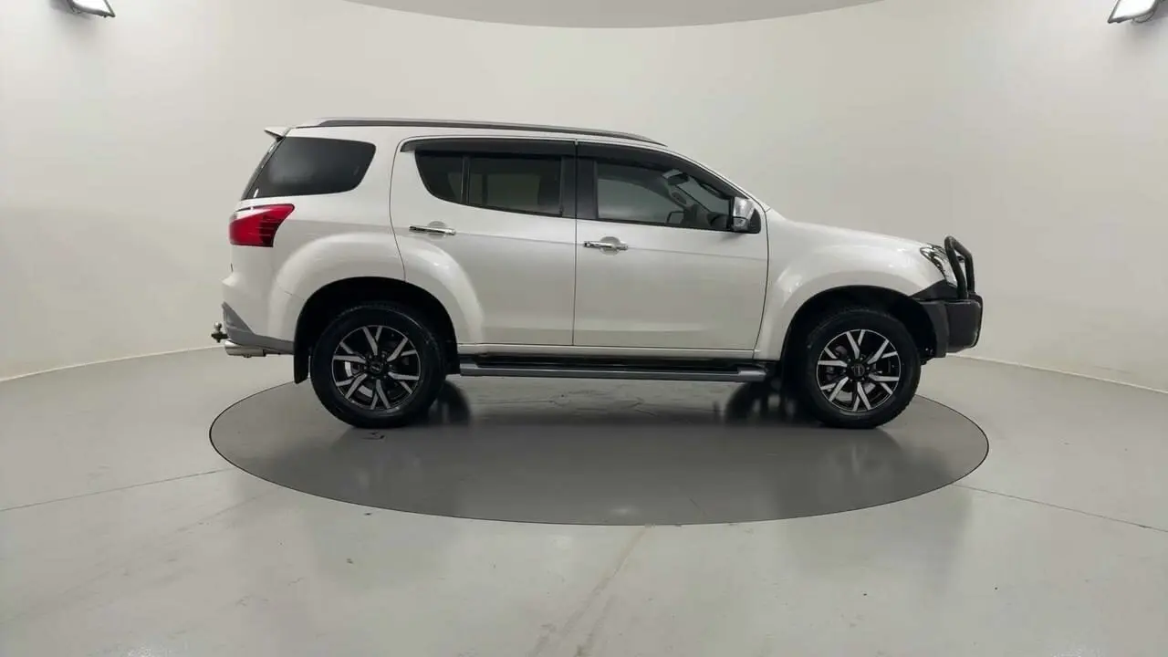 2021 Isuzu MU-X Gallery Image 6