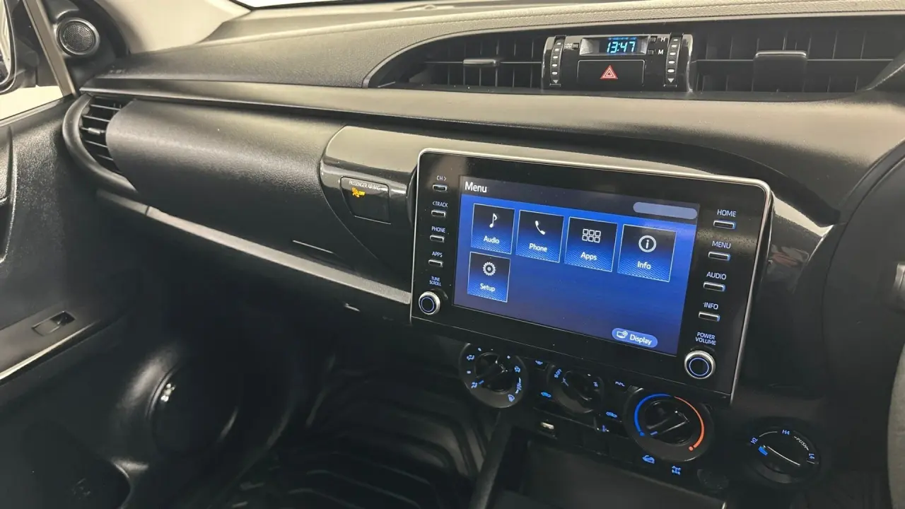 2021 Toyota Hilux Gallery Image 11
