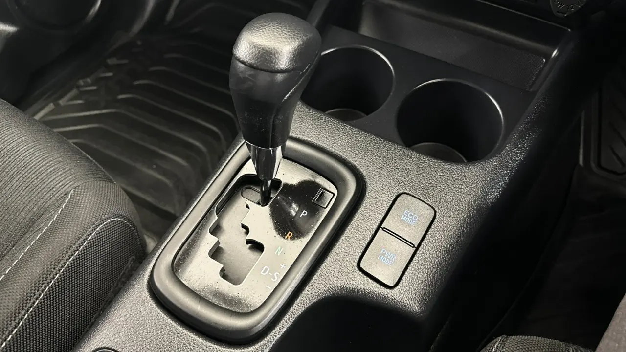 2021 Toyota Hilux Gallery Image 13