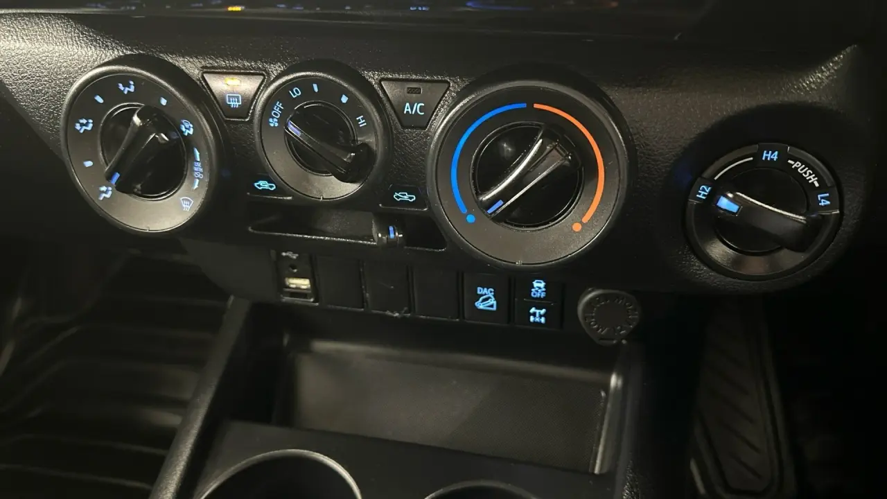 2021 Toyota Hilux Gallery Image 15