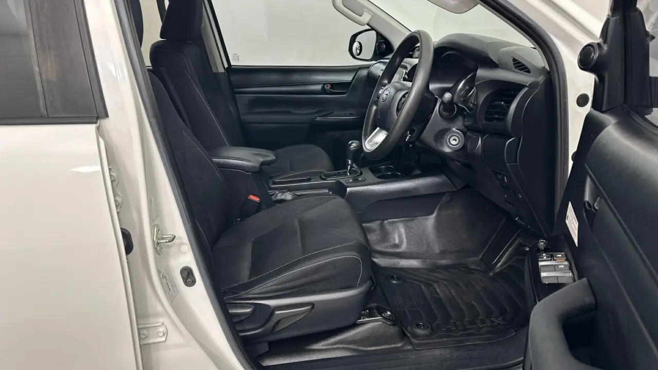 2021 Toyota Hilux Gallery Image 16
