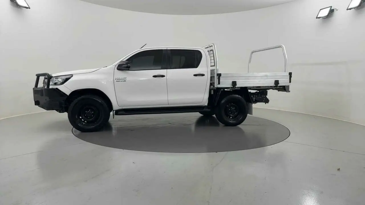 2021 Toyota Hilux Gallery Image 2