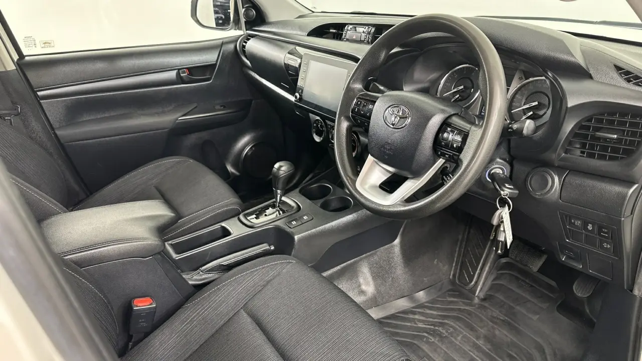 2021 Toyota Hilux Gallery Image 11