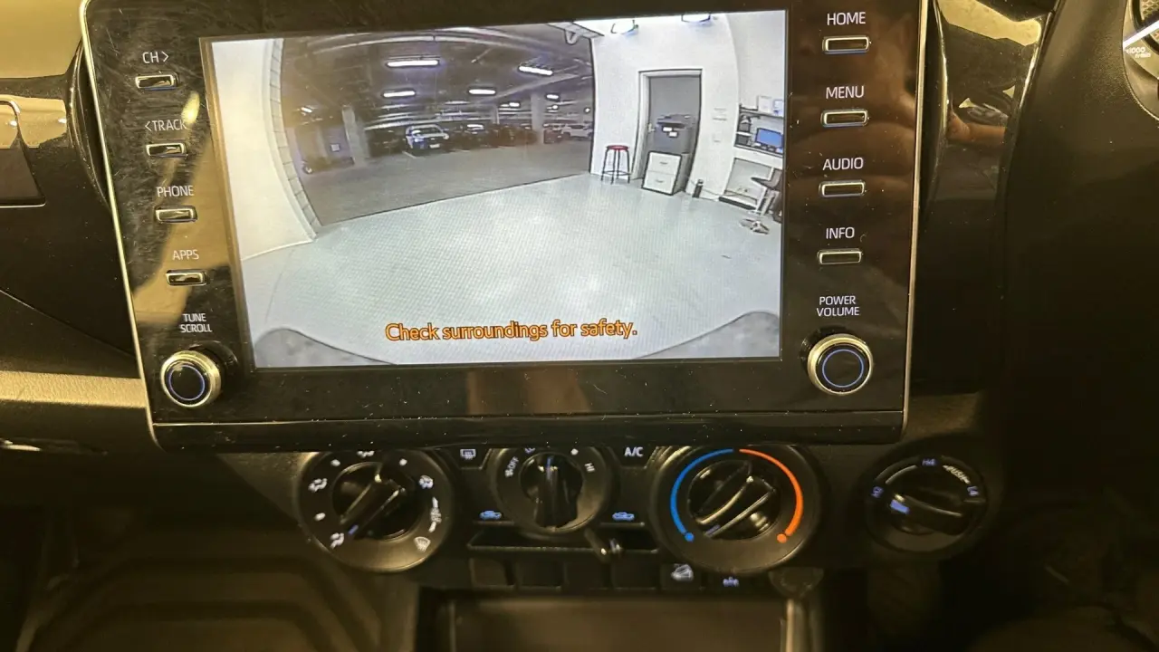 2021 Toyota Hilux Gallery Image 12