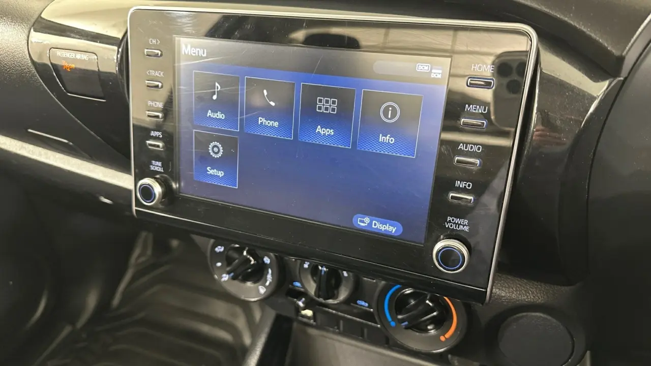 2022 Toyota Hilux Gallery Image 11